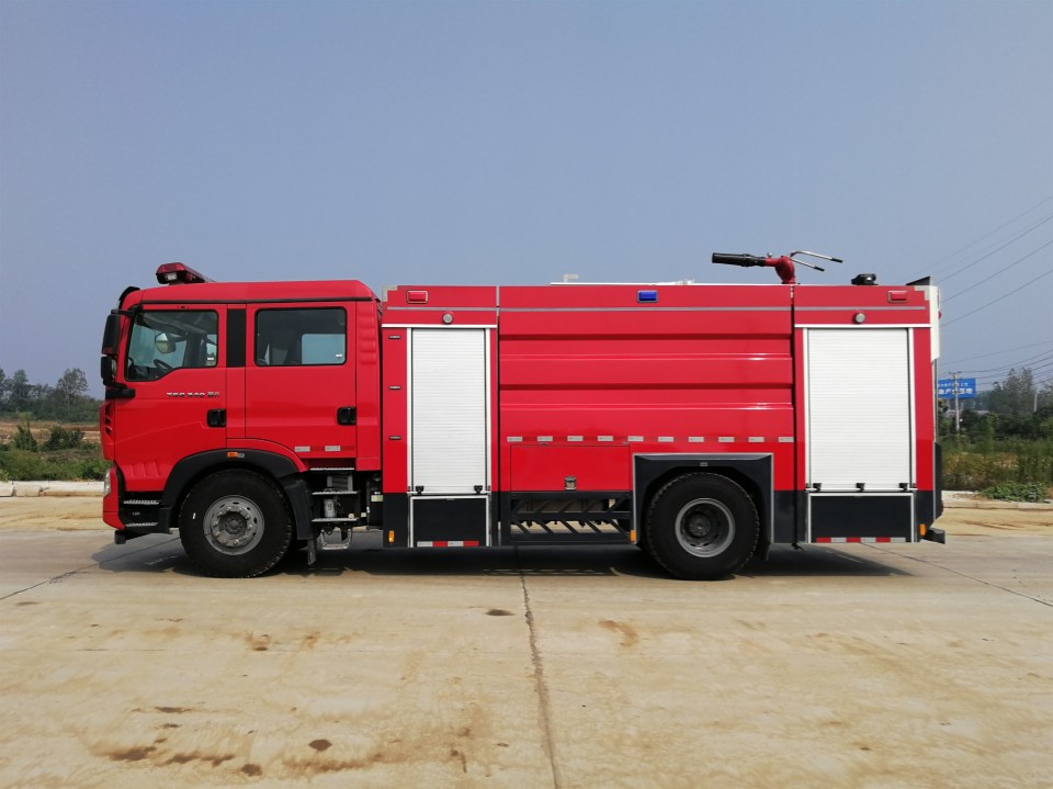 豪沃單橋水罐消防車(chē)（8噸）圖片